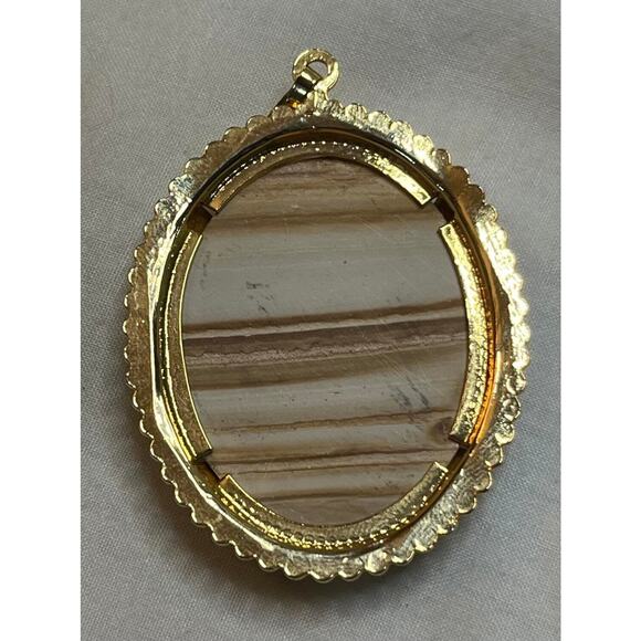 Striped Agate Pendant Necklace - Goldtone setting Vintage - Picture 2 of 2